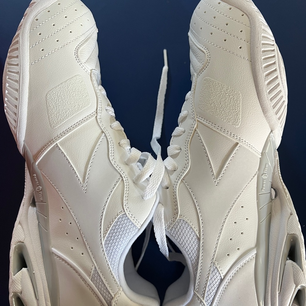 9.5 men’s Diadora S Star Maverick Tennis Shoe